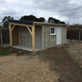 Abri de jardin en béton aspect bois 1 pente avec bûcher